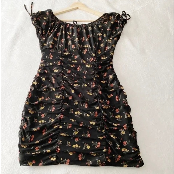 Ruched Floral Print Bodycon Short Sleeve Mini Dress - Picture 10 of 12